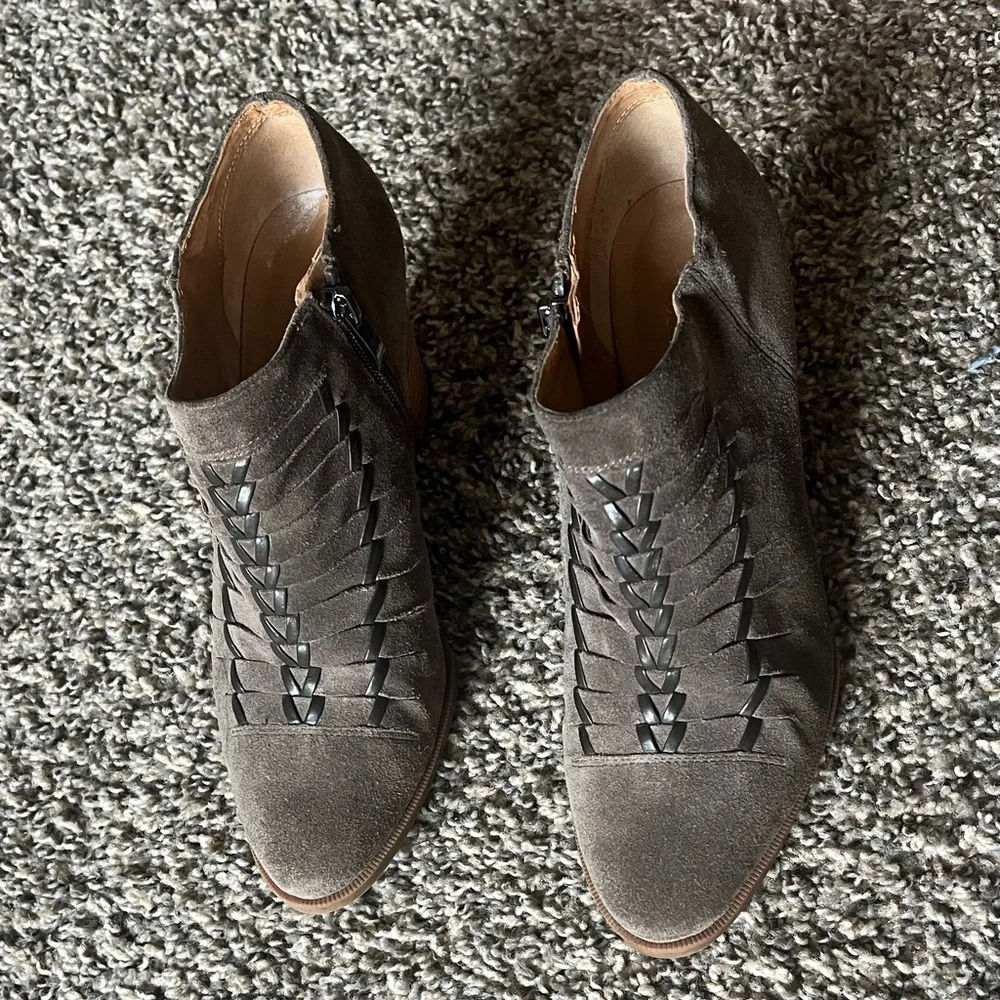 Franco Sarto Destiny gray/brown suede ankle boots size 7